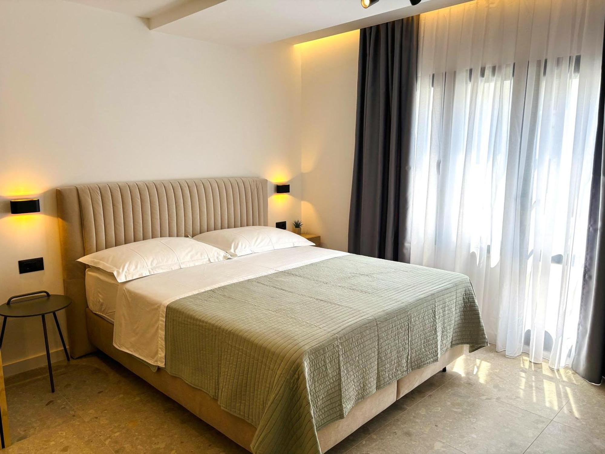 Marthinis Luxury Suites สปลิท ภายนอก รูปภาพ